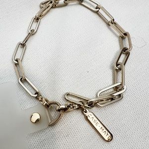 Case -Mate Phone Charm with Gold Metal Chain - Detachable Hands-Free Wrist Strap